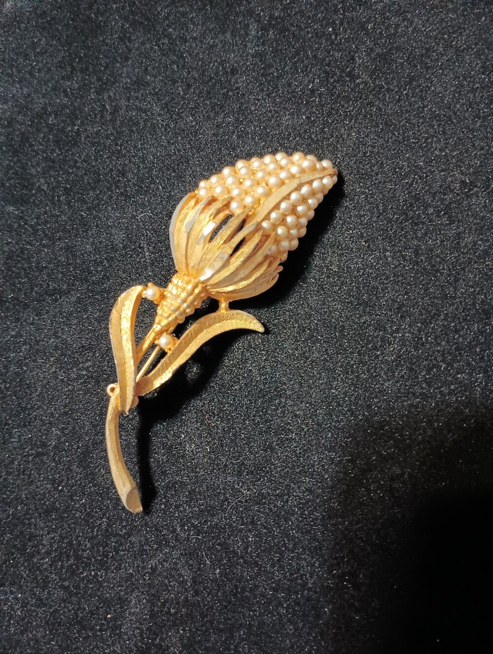 Vintage BSK Signed Flower Bud Brooch. Gold Tone & Faux Pearl